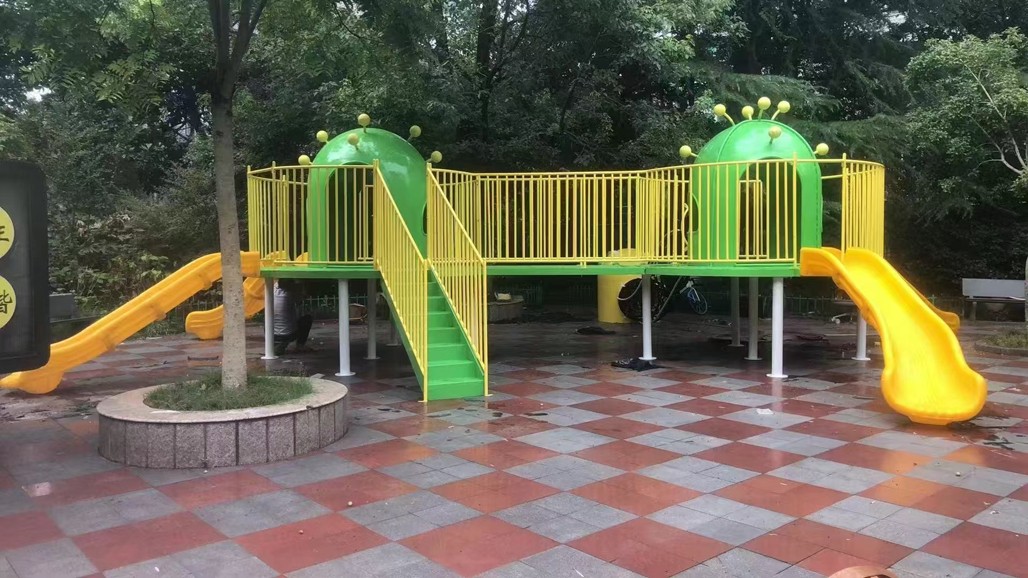 公園小型滑梯1.jpg